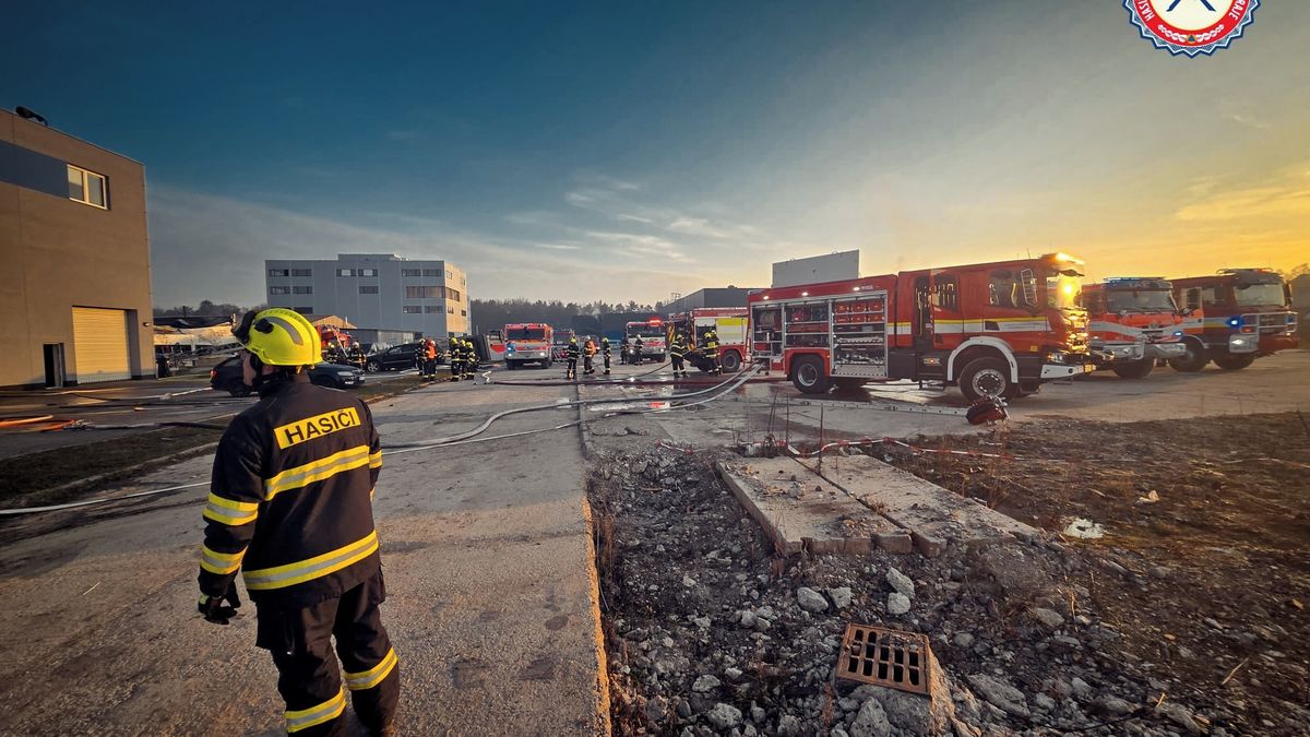 Operace pod falešnou vlajkou? Expert spekuluje, kdo mohl útočit v Pardubicích